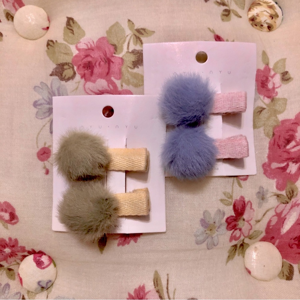 🩵 Free add-on || Pompom hair clips (2 pairs)